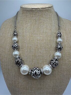 Vintage Pearl and Ornate Silver Tone Swirl Necklace - White/Silver